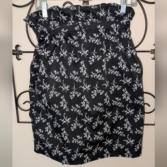 ❤️CLEARANCE❤️ H&M Skirt - Picture 5 of 7